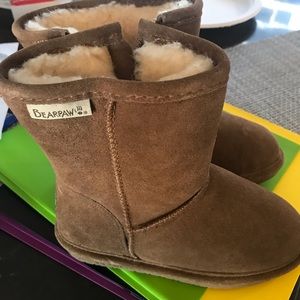 Kid Bear Paw boots like new !